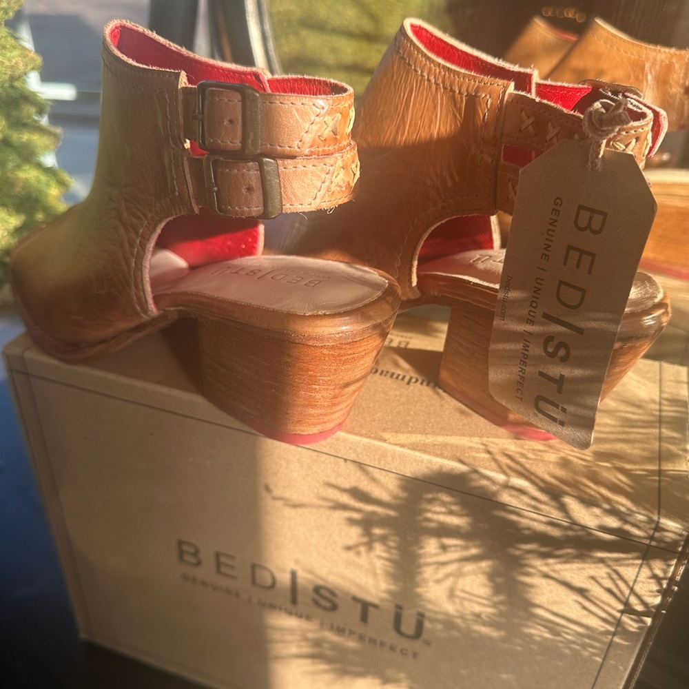 BED|STU Women's Tan Leather Mules with Red Accents - Picture 3 of 3